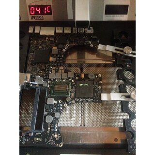 MacBook Pro 14,2 (13 2017) Logic Board Reparatur